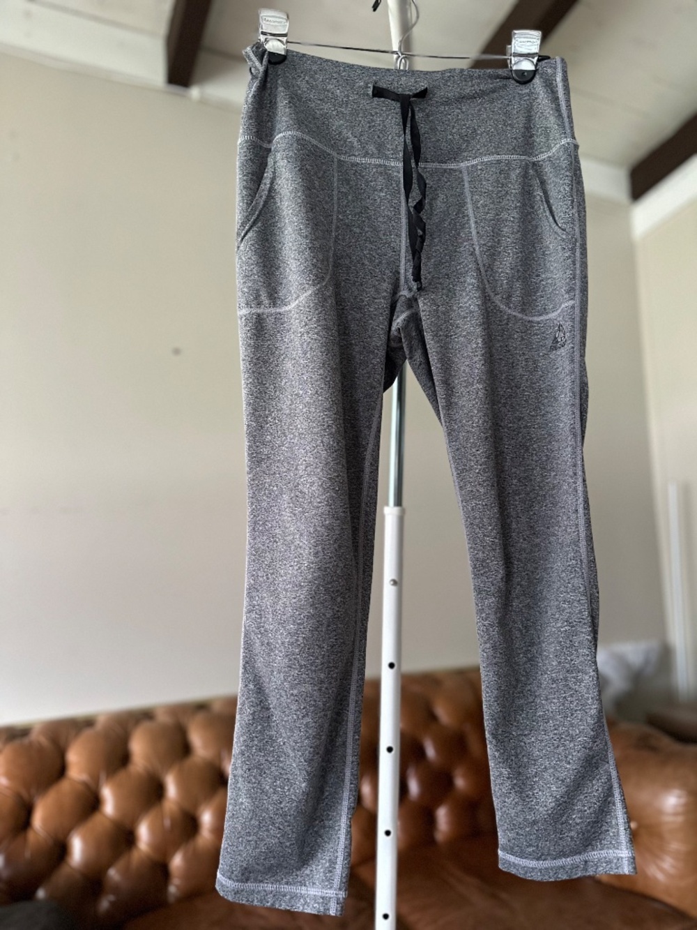 Reebok leggings in heathered gray. Two front pockets, black drawstring. Waistban